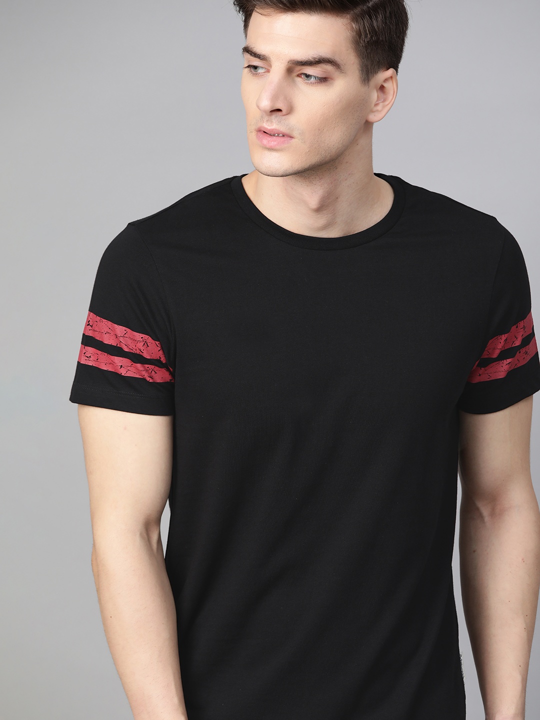 

Roadster Men Black Solid Round Neck Pure Cotton T-shirt