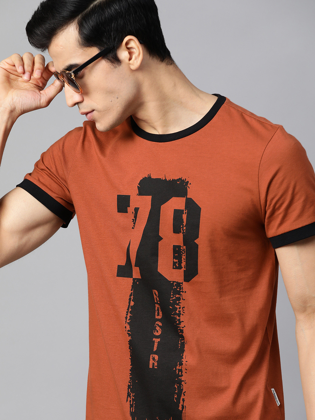 

Roadster Men Rust Brown & Black Printed Round Neck T-shirt