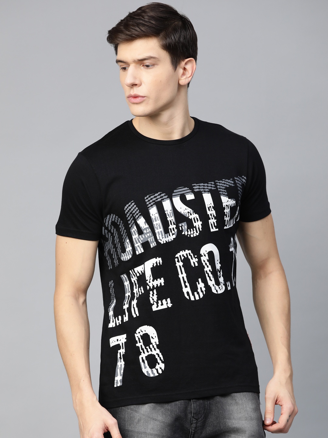 

Roadster Men Black White Printed Round Neck Pure Cotton T-shirt