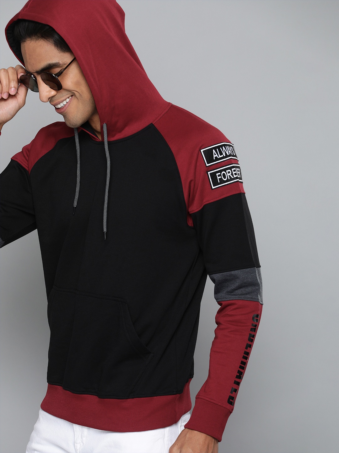 

HERE&NOW Men Maroon & Black Colourblocked Hooded Sweatshirt