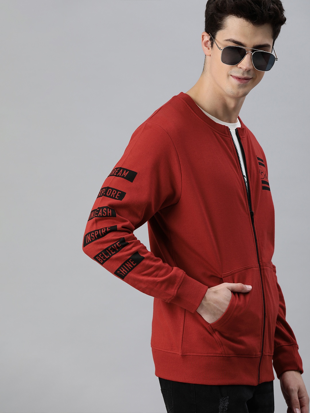 

HERE&NOW Men Maroon Solid Front-Open Sweatshirt with Printed Detail