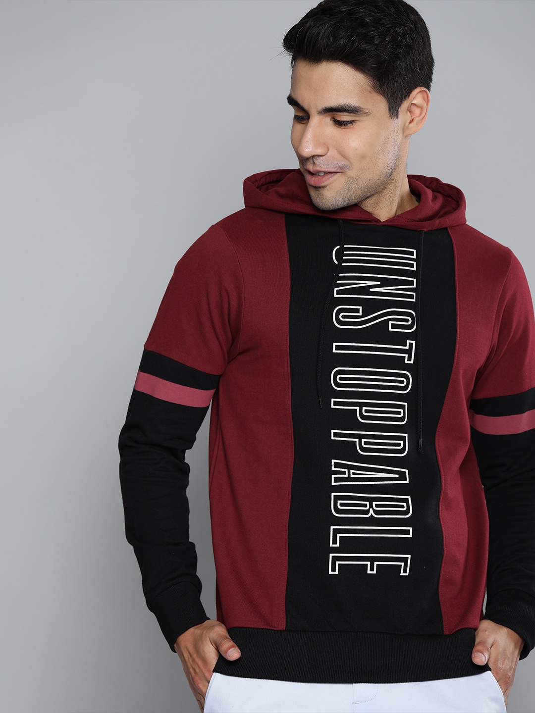 

HERE&NOW Men Maroon & Black Colourblocked Hooded Pullover Sweatshirt