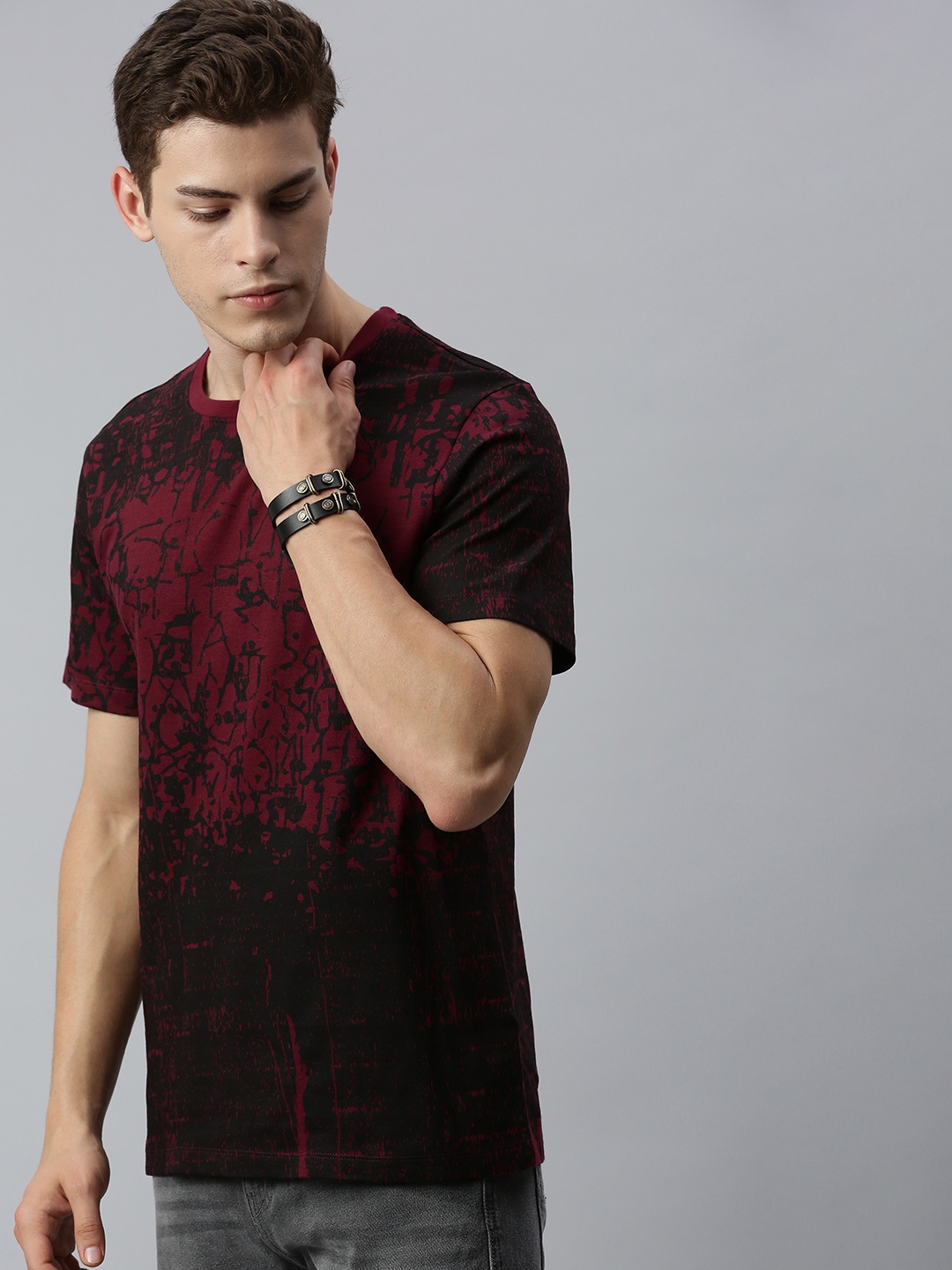 

Roadster Men Burgundy Black Printed Round Neck Pure Cotton T-shirt