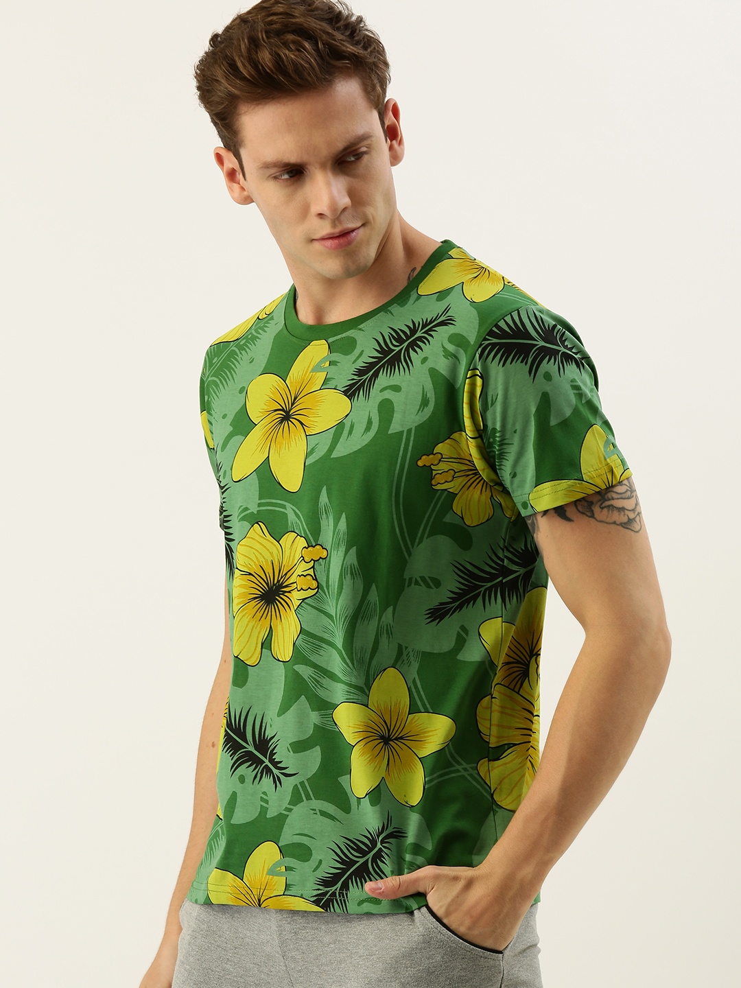 

Moda Rapido Men Green Yellow Tropical Printed Round Neck Pure Cotton T-shirt