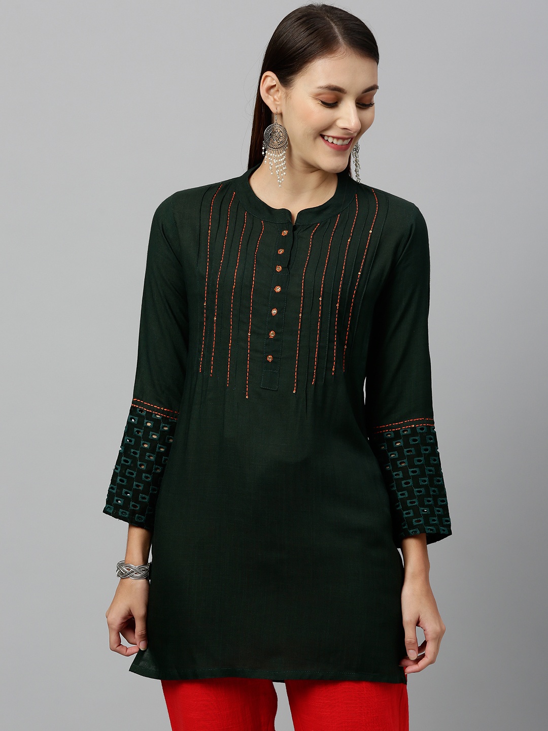 

kipek Women Green Solid Front Tuck Tunic with Schiffli Detailing