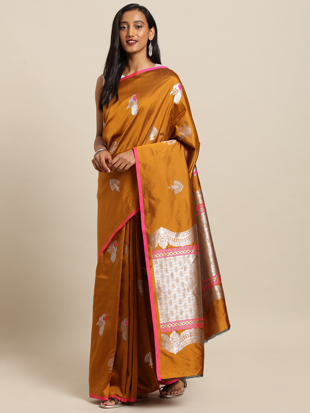 

VASTRANAND Mustard Yellow & Silver-Coloured Silk Blend Woven Design Kanjeevaram Saree
