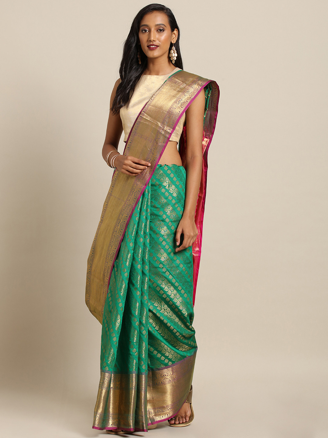 

VASTRANAND Green Silk Blend Woven Design Kanjeevaram Saree