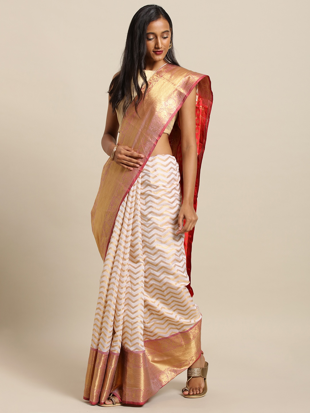 

VASTRANAND White & Gold-Coloured Silk Blend Woven Design Wedding Kanjeevaram Saree