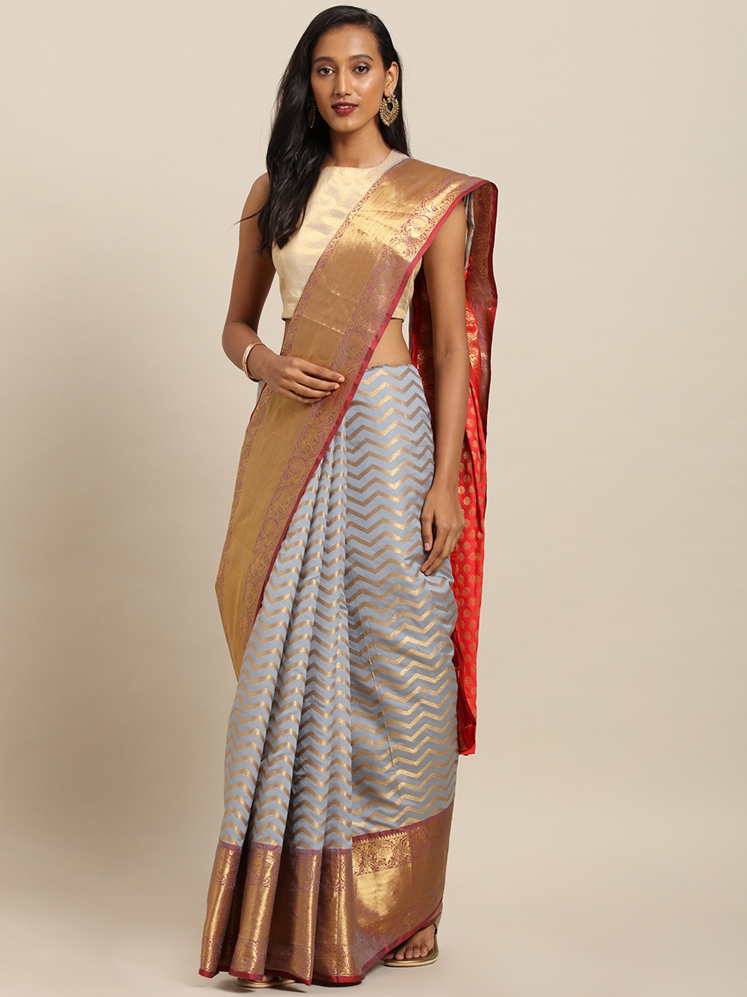 

VASTRANAND Grey & Gold-Toned Silk Blend Woven Design Kanjeevaram Saree