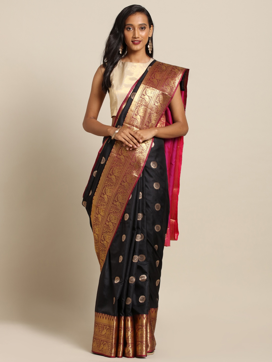 

VASTRANAND Black & Gold-Toned Silk Blend Printed Kanjeevaram Saree