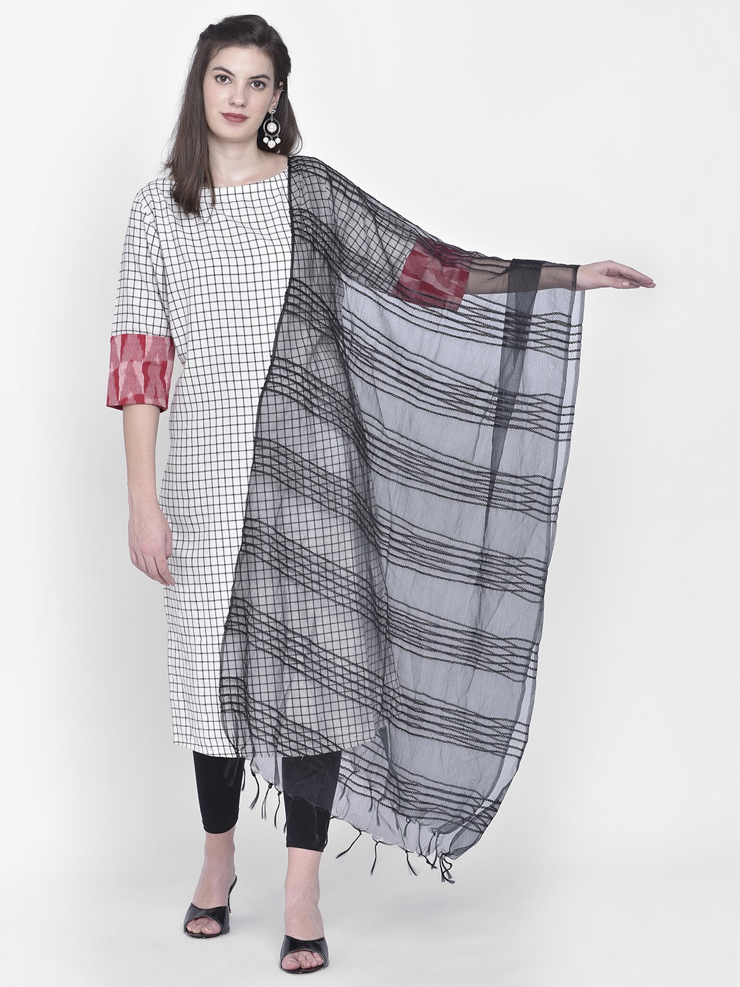 

Dupatta Bazaar Black Striped Dupatta