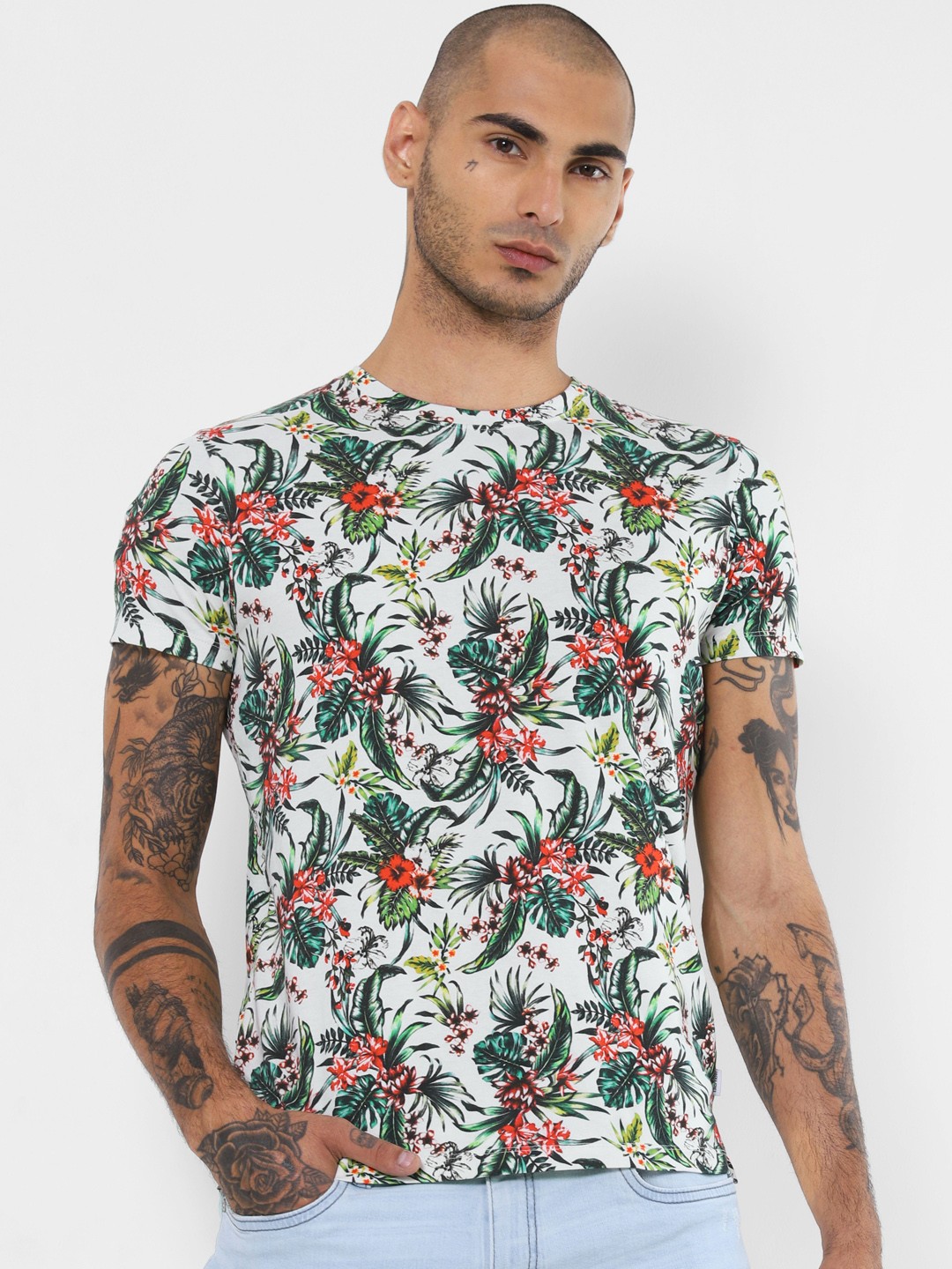 

Jack Jones Men White Printed Slim Fit Round Neck Sustainable Pure Cotton T-shirt