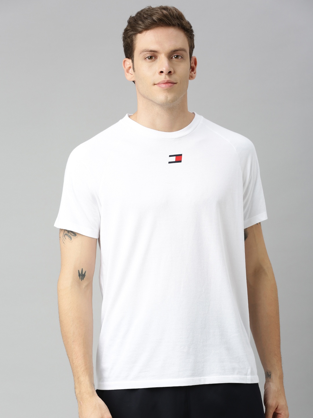 

Tommy Hilfiger Men White Solid Round Neck T-shirt