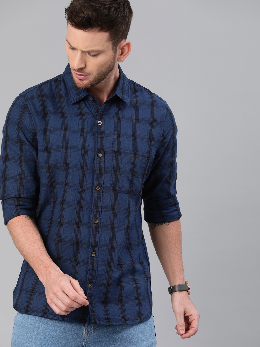 

WROGN Men Navy Blue & Black Slim Fit Checked Casual Shirt