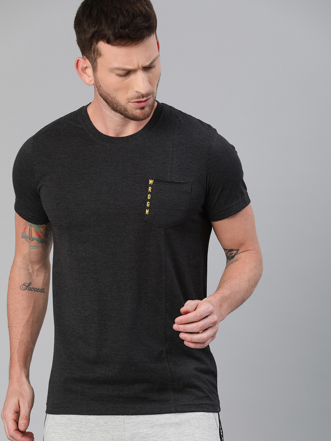 

WROGN Men Black Solid Round Neck Pure Cotton T-shirt with Pocket