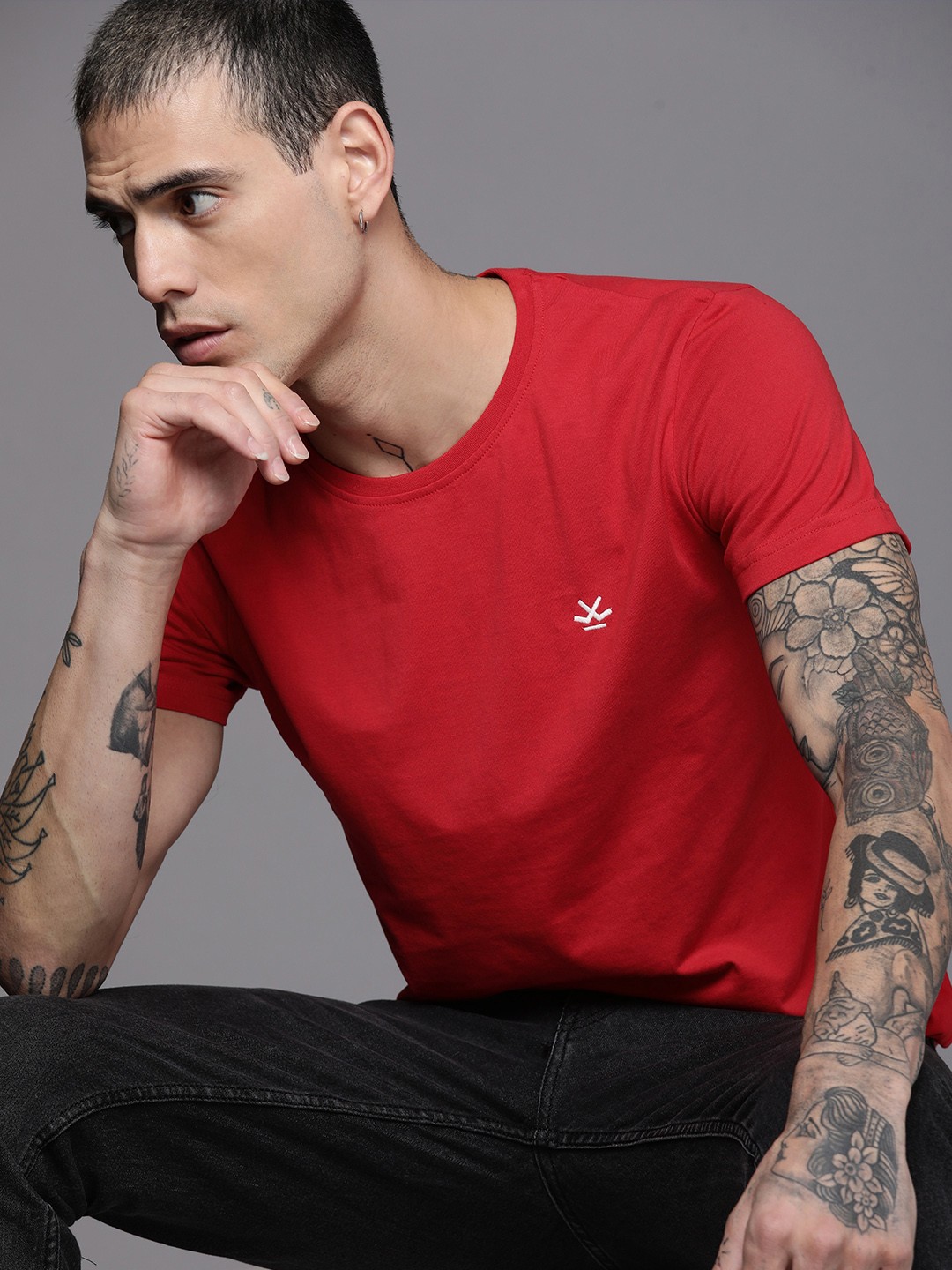 

WROGN Men Red Brand Logo Printed Slim Fit T-shirt