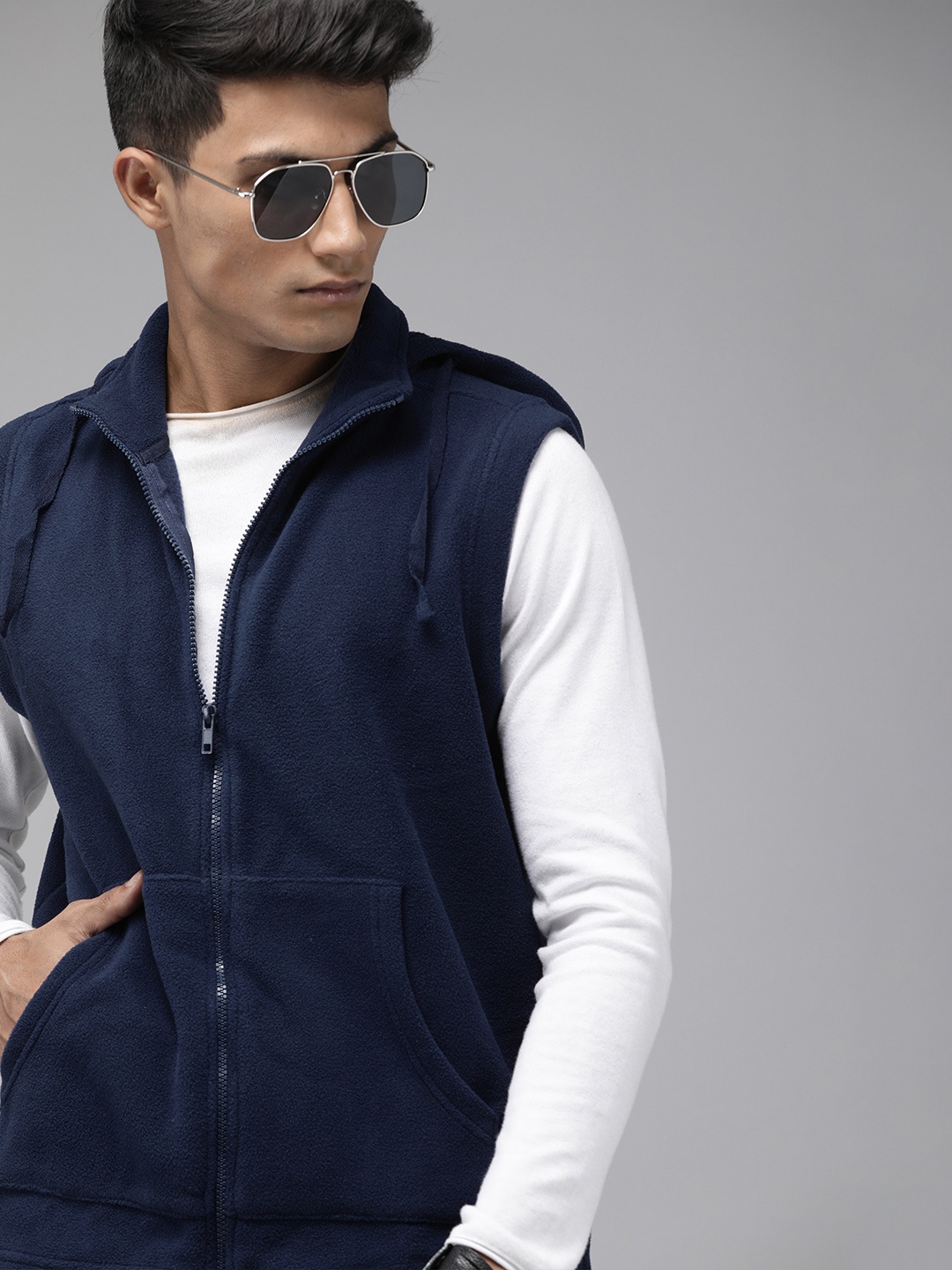 

Roadster Men Navy Blue Solid Hooded Sweatshirt
