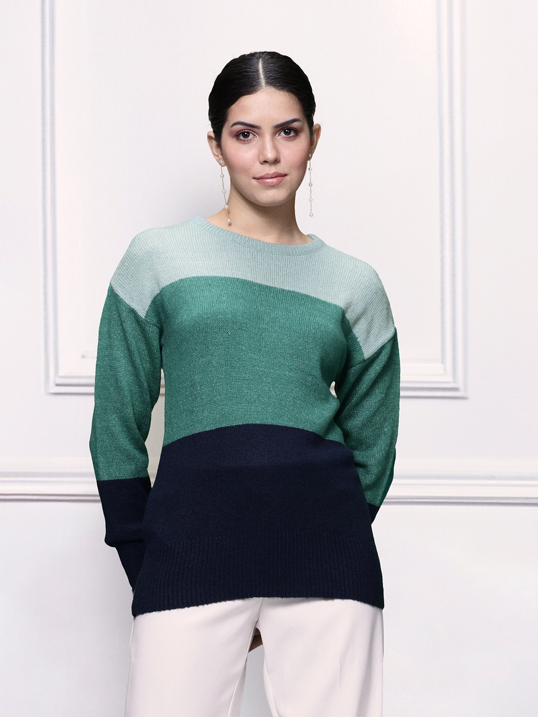 

INVICTUS Women Green & Navy Blue Colourblocked Pullover