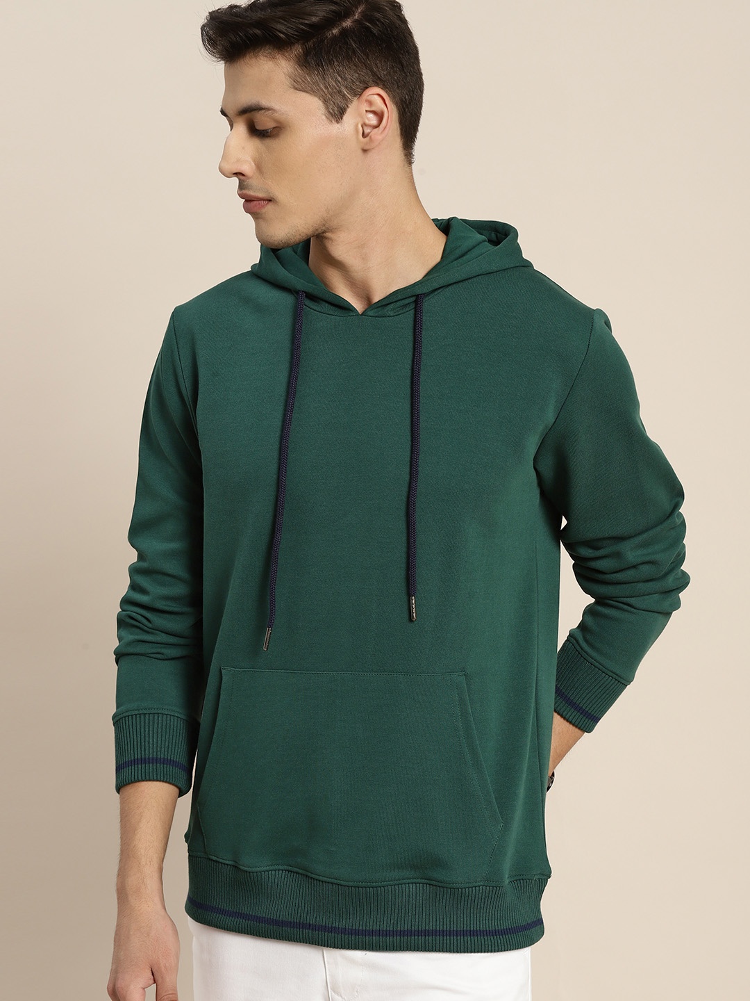 

INVICTUS Men Green Solid Hooded Sweatshirt