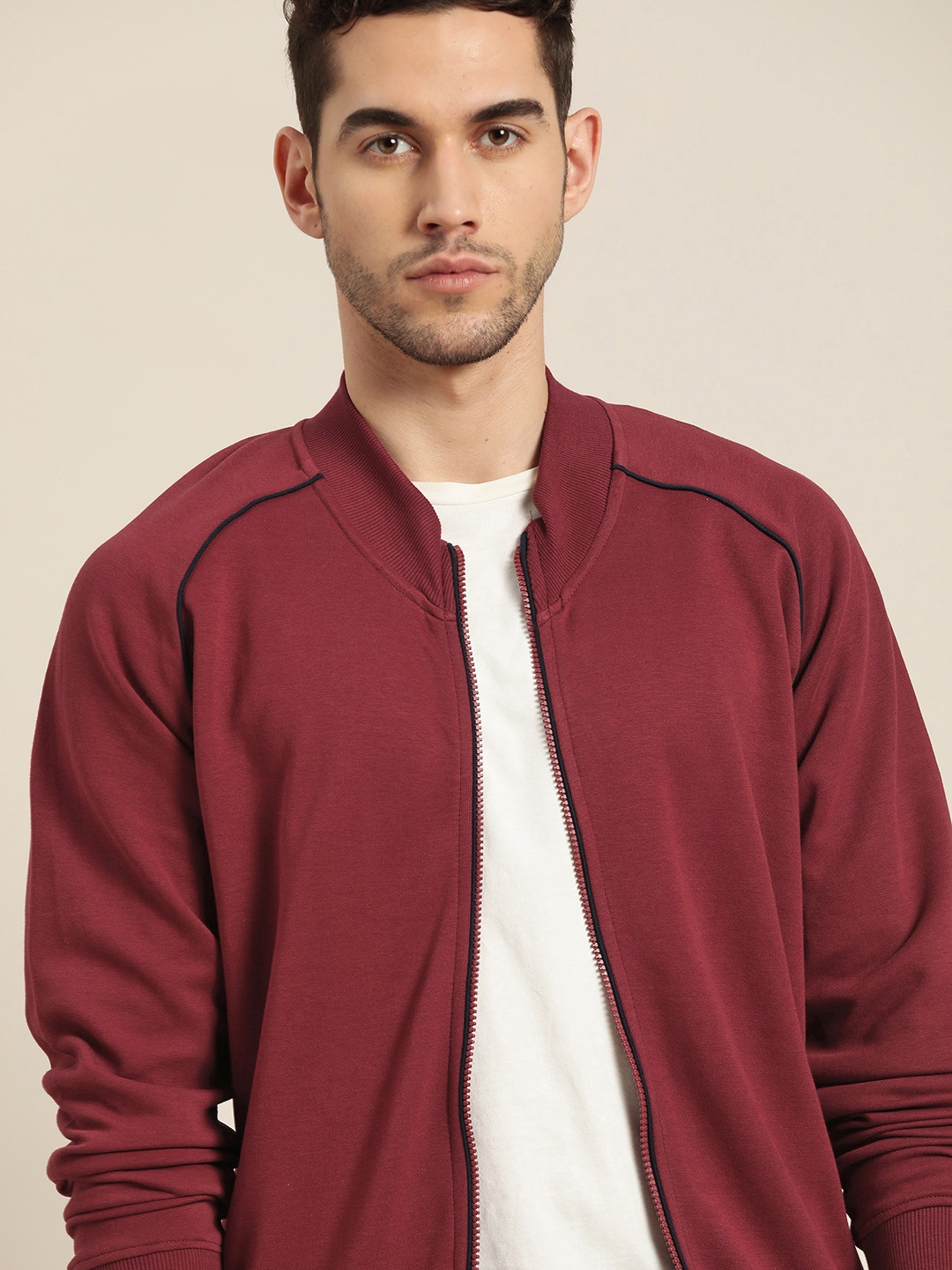 

INVICTUS Men Maroon Solid Sweatshirt