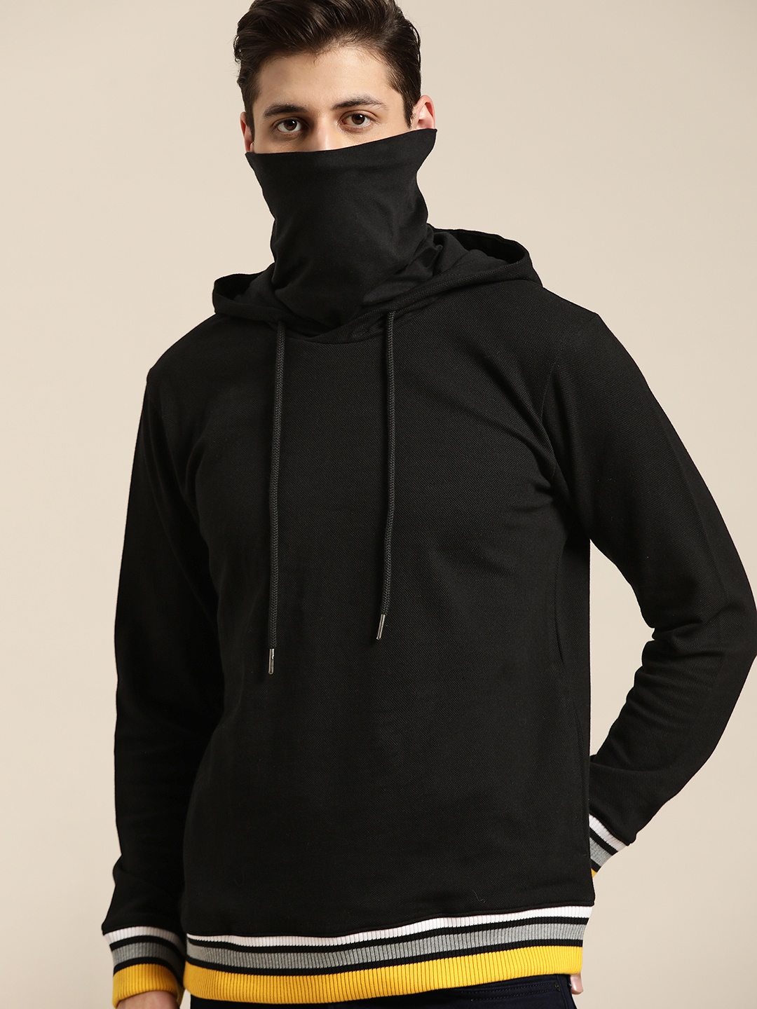 

INVICTUS Men Black Solid Hooded Sweatshirt