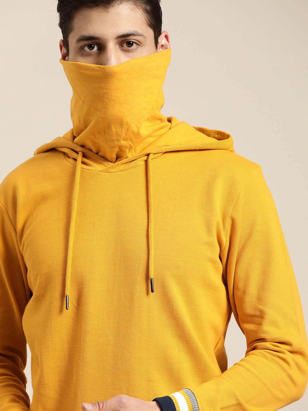 

INVICTUS Men Mustard Yellow Solid Hooded Sweatshirt