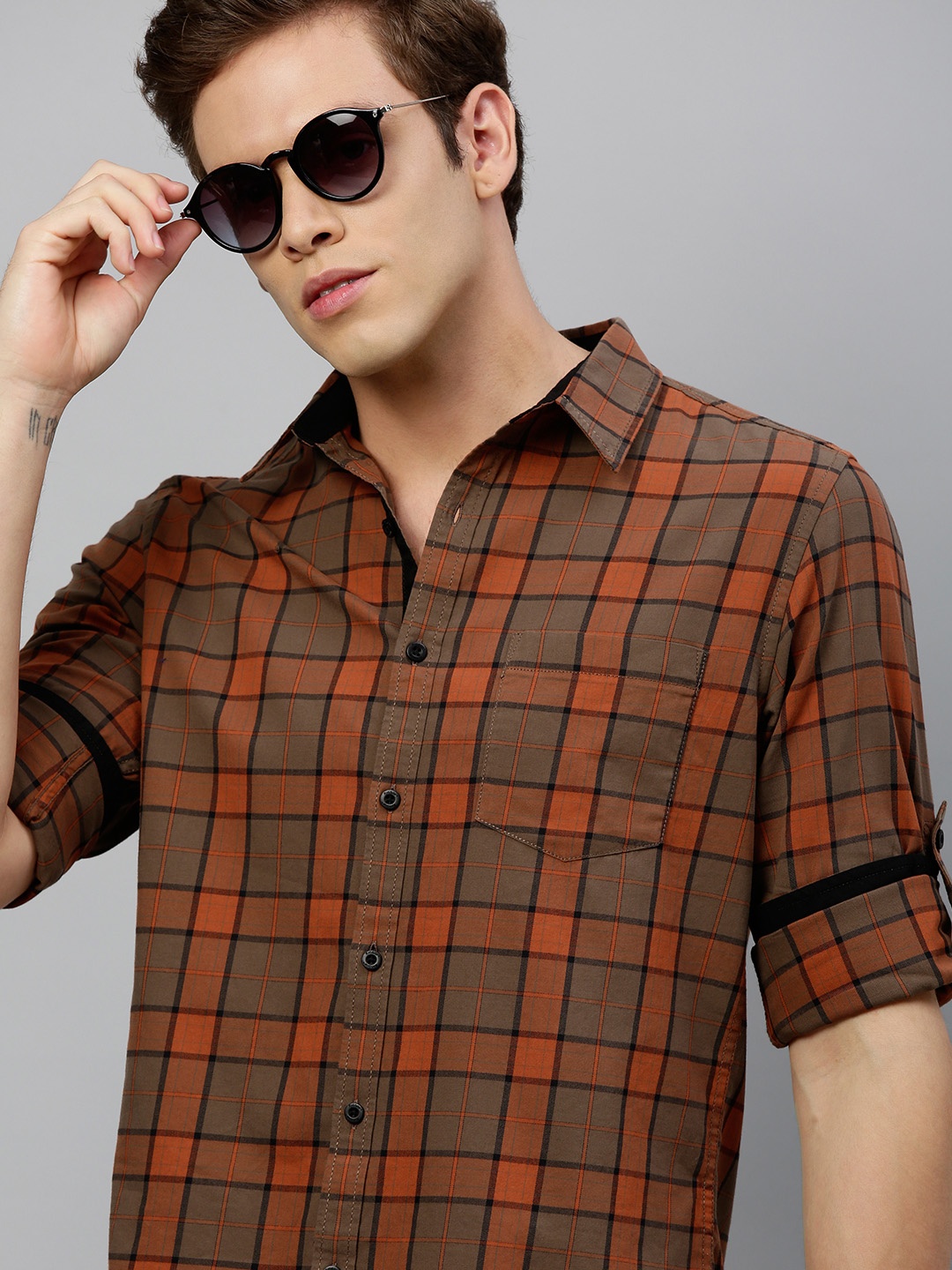 

Roadster Men Brown & Rust Orange Regular Fit Checked Casual Shirt