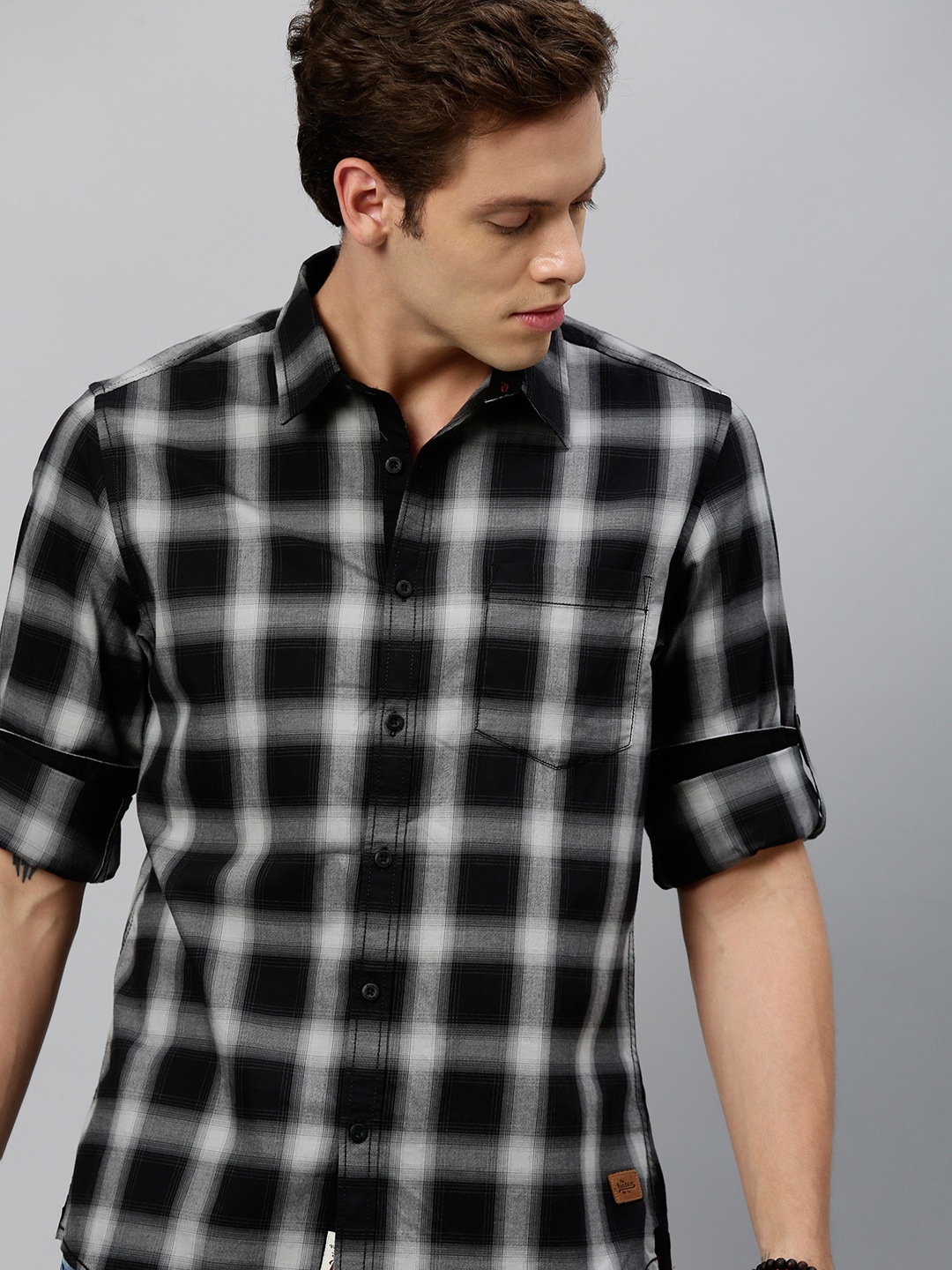 

Roadster Men Black & Grey Regular Fit Checked Casual Shirt