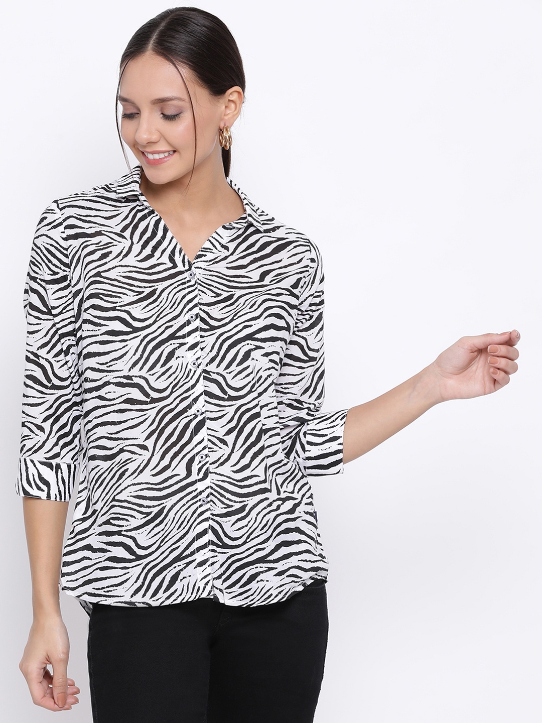 

Crimsoune Club Women White & Black Standard Slim Fit Animal Print Casual Shirt