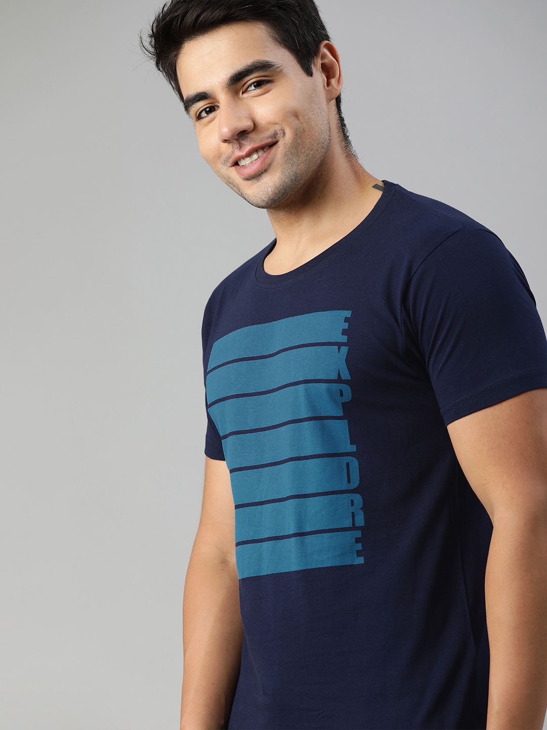 

HERENOW Men Navy Blue Striped Round Neck Pure Cotton T-shirt