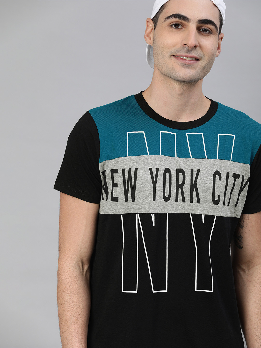 

HERENOW Men Black Blue Printed Round Neck Pure Cotton T-shirt