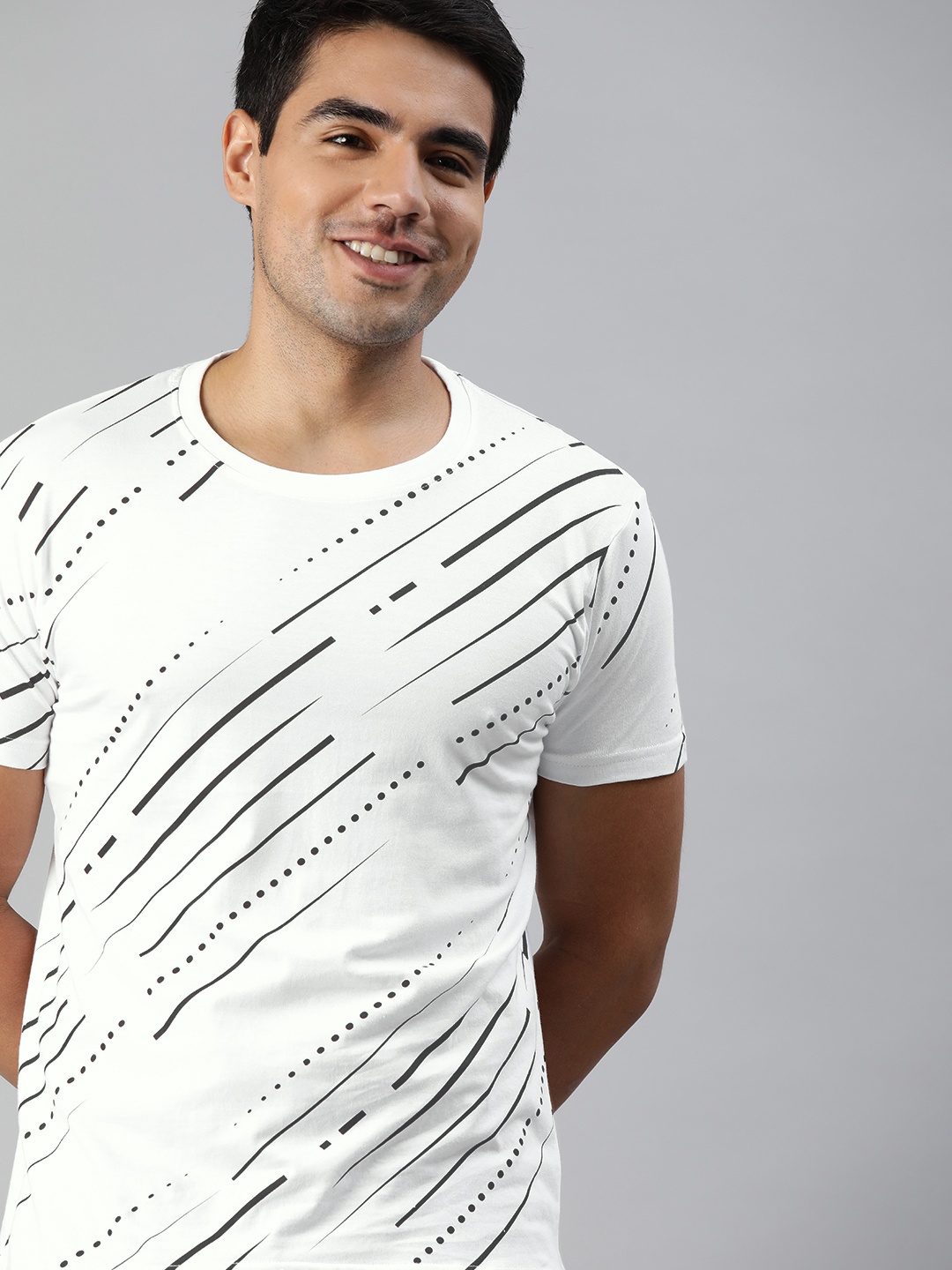 

HERENOW Men White Black Striped Round Neck Pure Cotton T-shirt