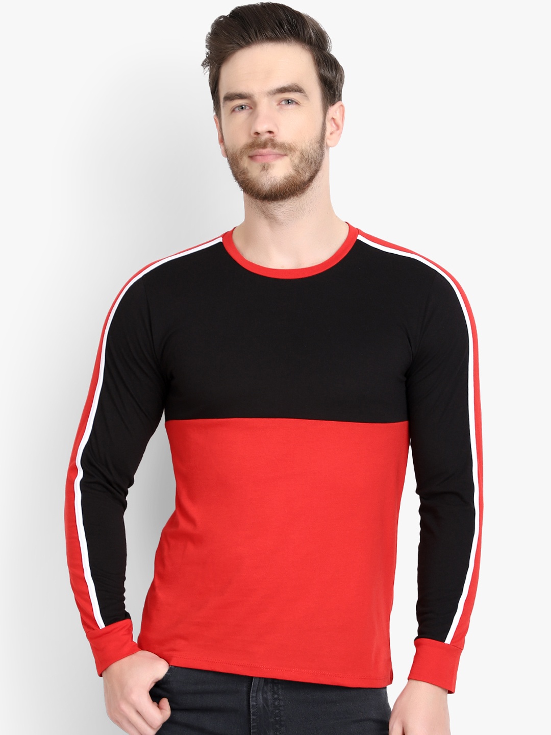 

LE BOURGEOIS Men Black Colourblocked Round Neck T-shirt