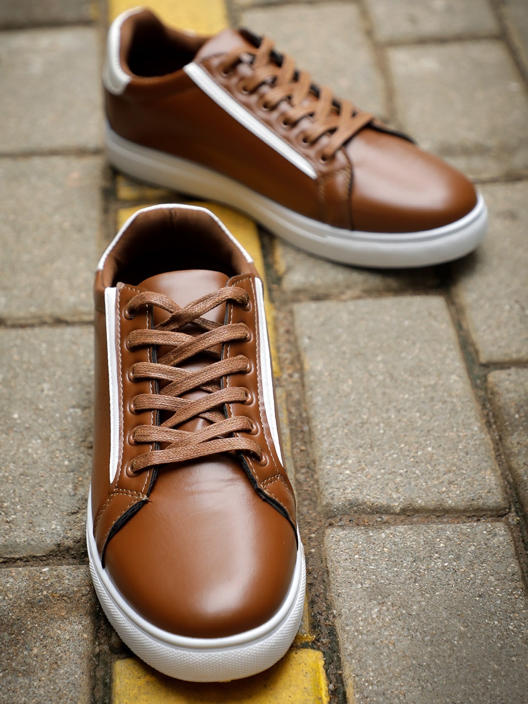 

HIGHLANDER Men Lace-Up Sneakers, Tan