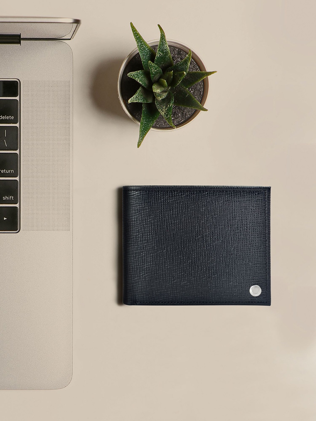 

Hidesign Men Black Textured Two Fold Wallet
