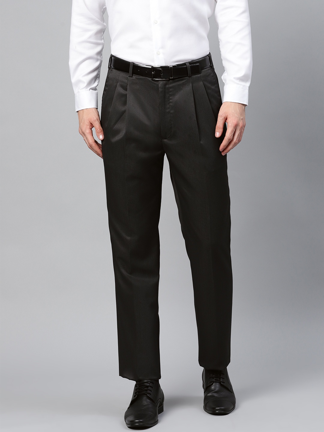

Raymond Men Black Classic Regular Fit Solid Formal Trousers