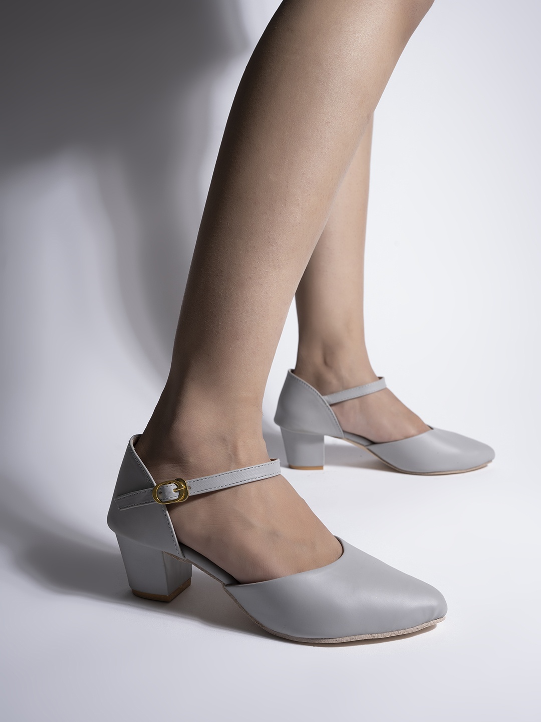 

Shoetopia Women Grey Solid Pumps
