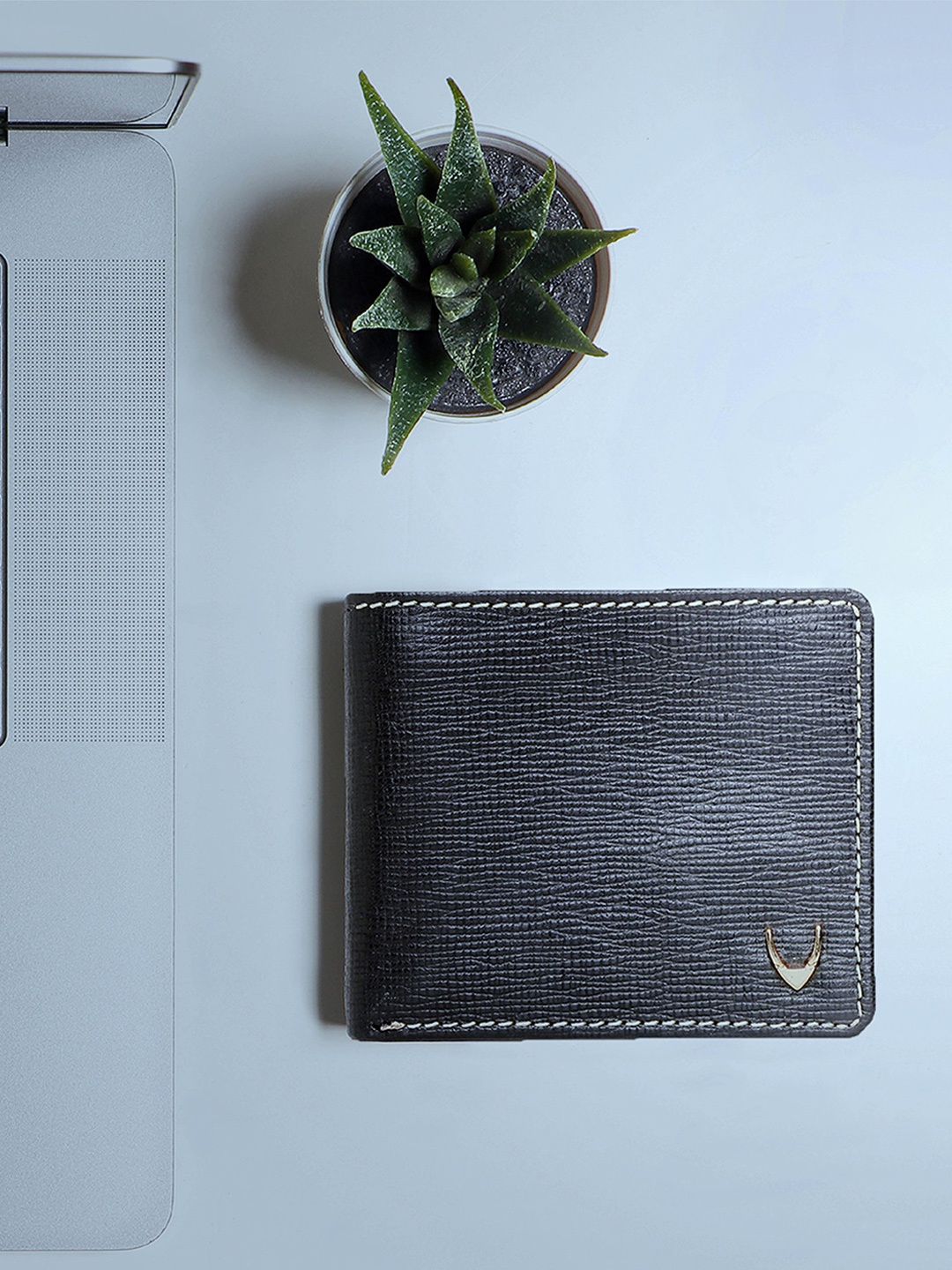 

Hidesign Men Black Textured Manhattan Leather Two Fold Wallet