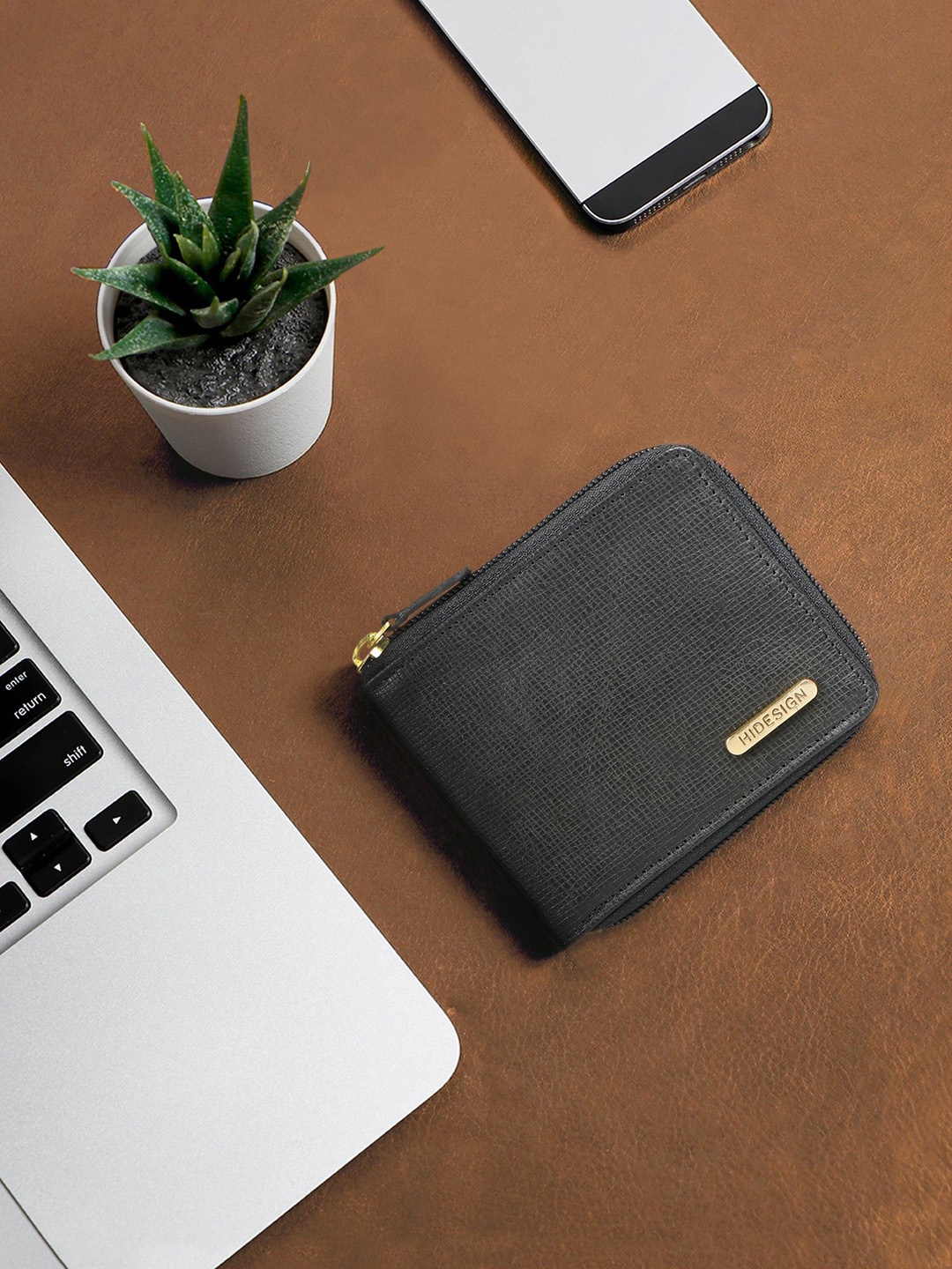 

Hidesign Men Black Solid Manhattan Leather Two Fold Wallet