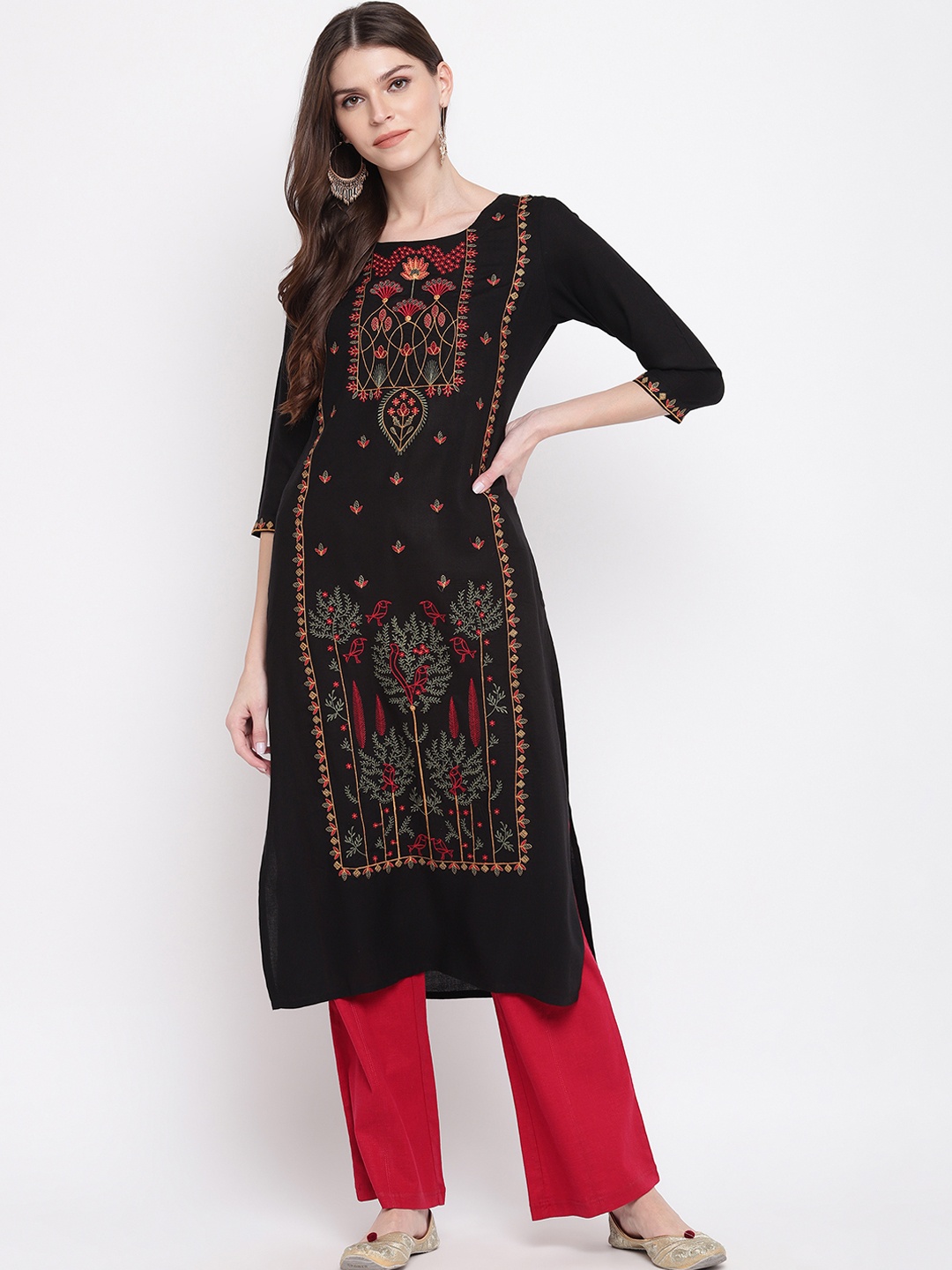 

Vbuyz Women Black Embroidered Straight Kurta