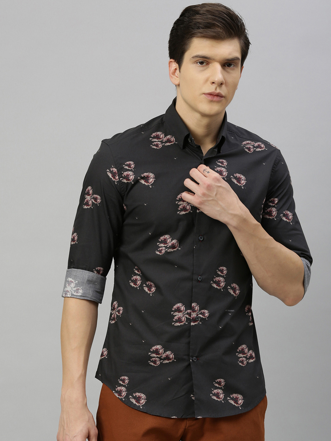 

RARE RABBIT Men Black & Pink Tailored Fit Floral Print Casual Shirt