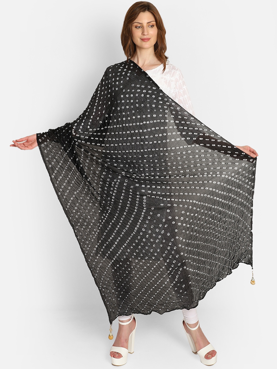 

amraoo Black & White Bandhani Printed Dupatta