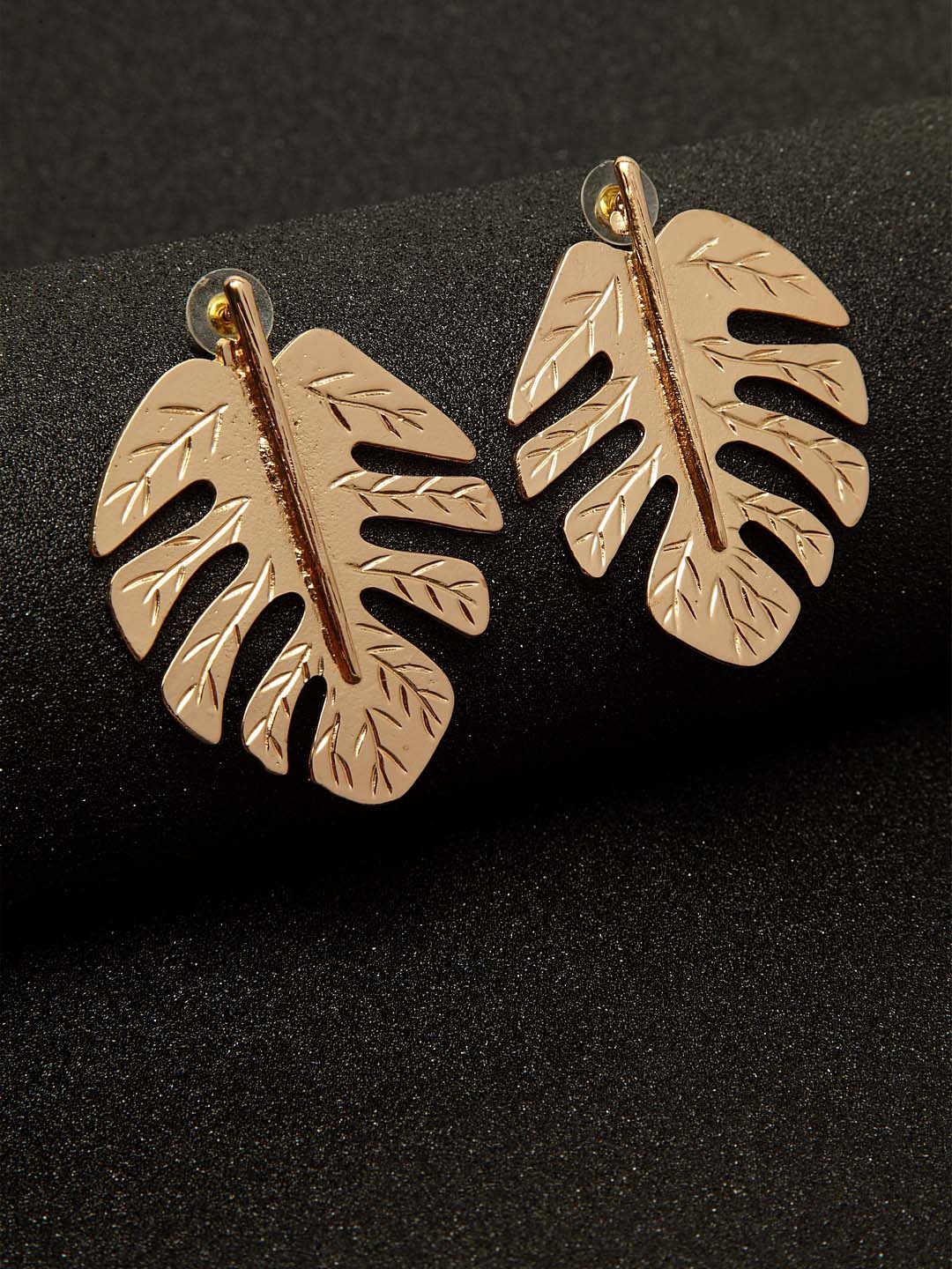 

Madame Gold Leaf Shaped Drop Earrings