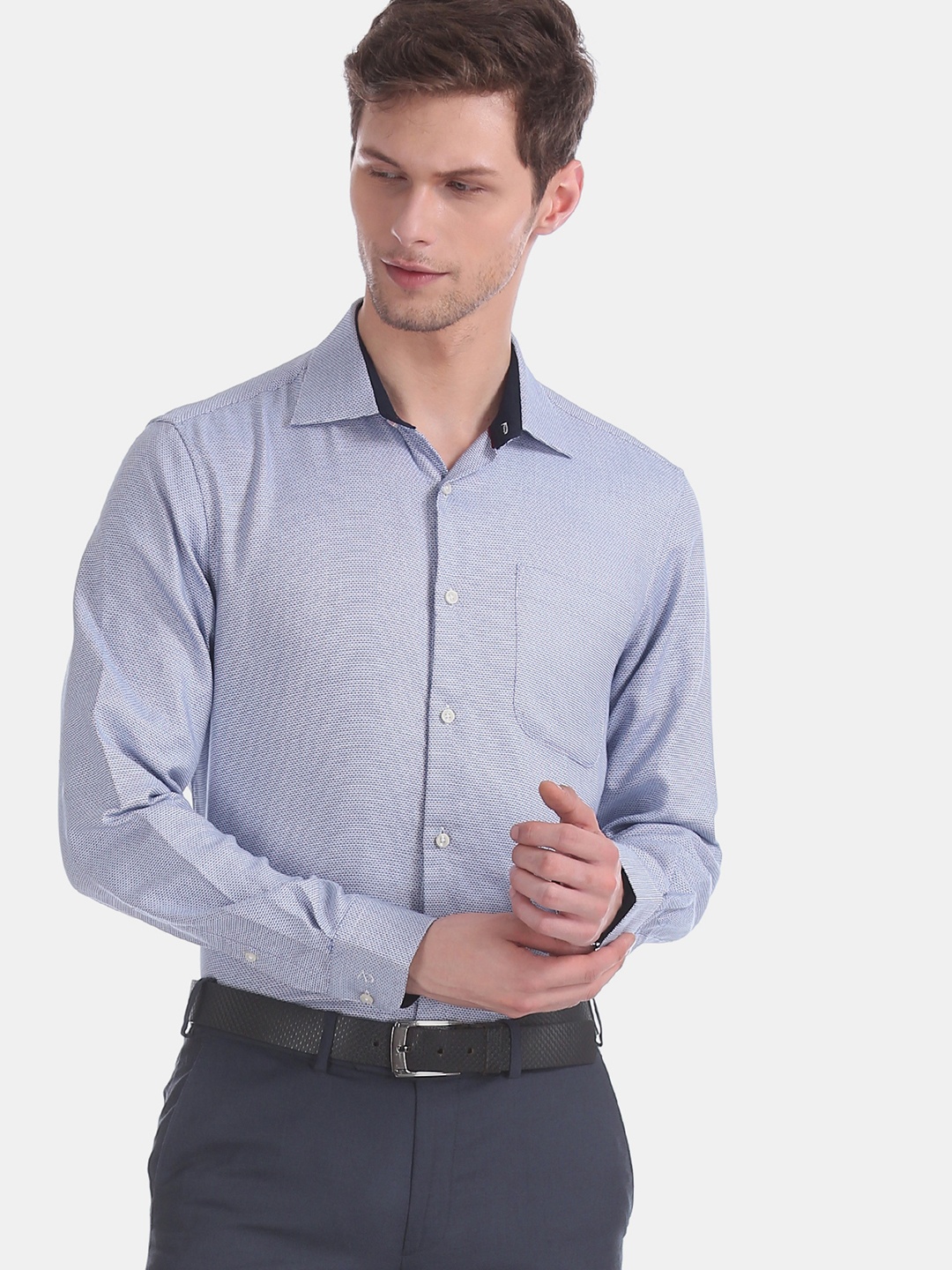 

AD By Arvind Men White & Navy Blue Regular Fit Printed Formal Shirt