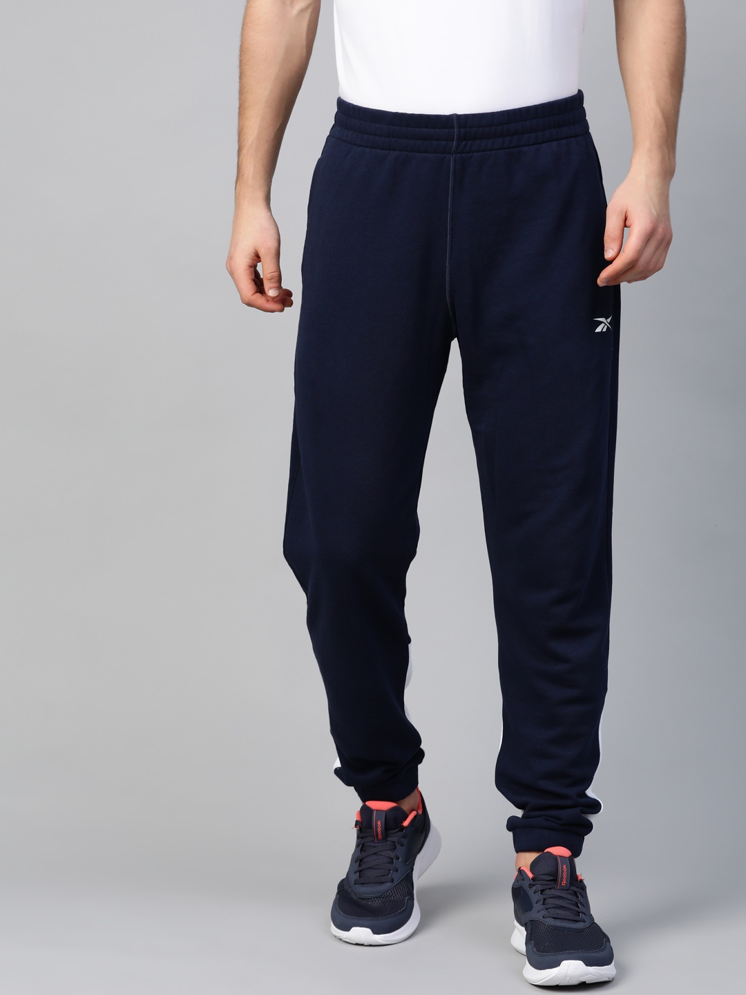 

Reebok Men Navy Solid Training Essentials Linear Logo French Terry Joggers, Navy blue