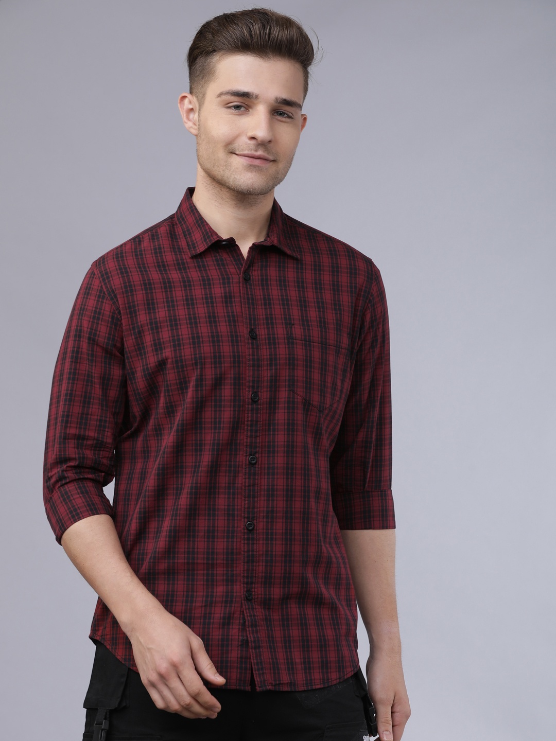 

HIGHLANDER Men Maroon & Black Yarn Dyed Slim Fit Checked Casual Shirt