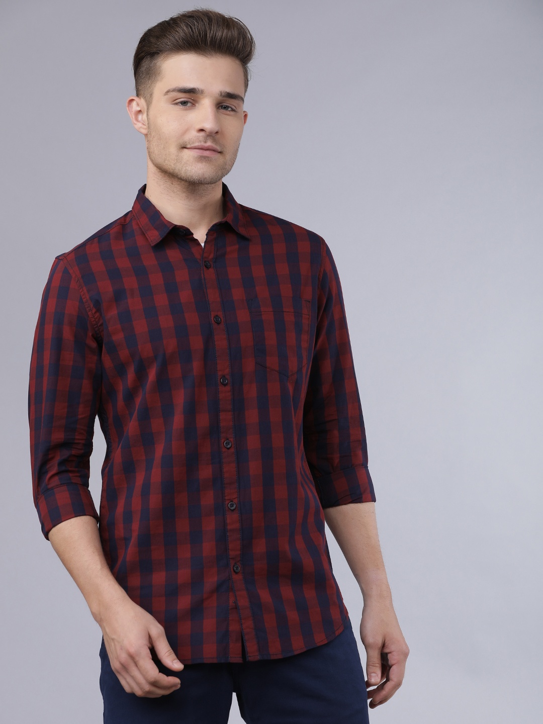 

HIGHLANDER Men Maroon & Navy Blue Yarn Dyed Slim Fit Checked Casual Shirt