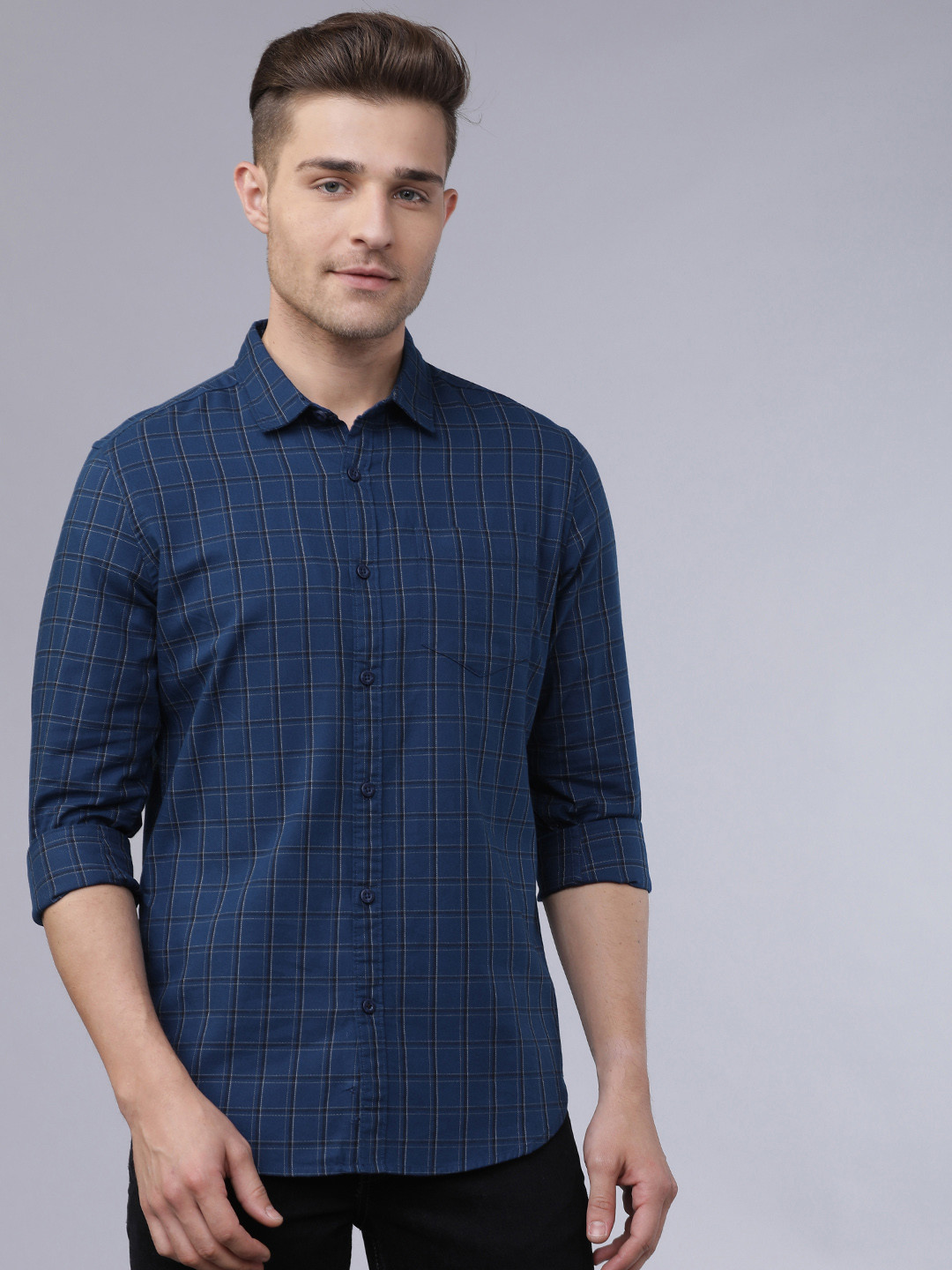 

HIGHLANDER Men Navy Blue & Black Yarn Dyed Slim Fit Checked Casual Shirt