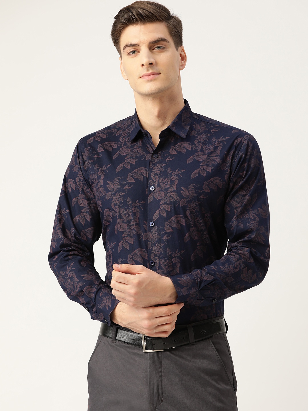 

SOJANYA Men Navy Blue & Mauve Classic Regular Fit Floral Printed Smart Casual Shirt