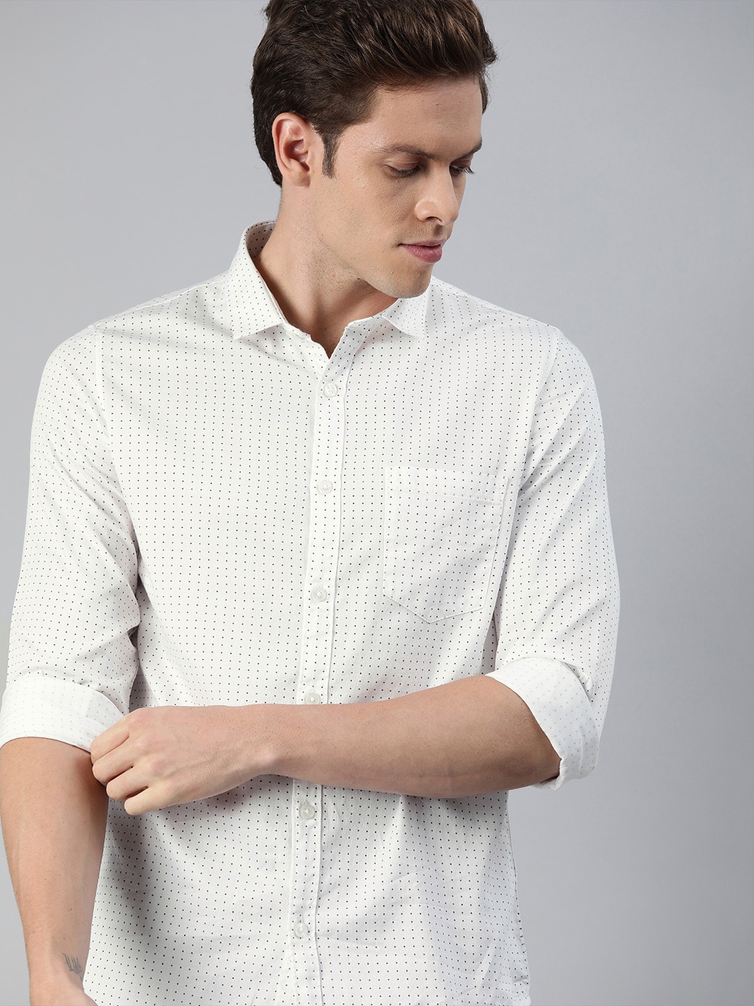 

SPYKAR Men White & Black Slim Fit Self Design Casual Shirt